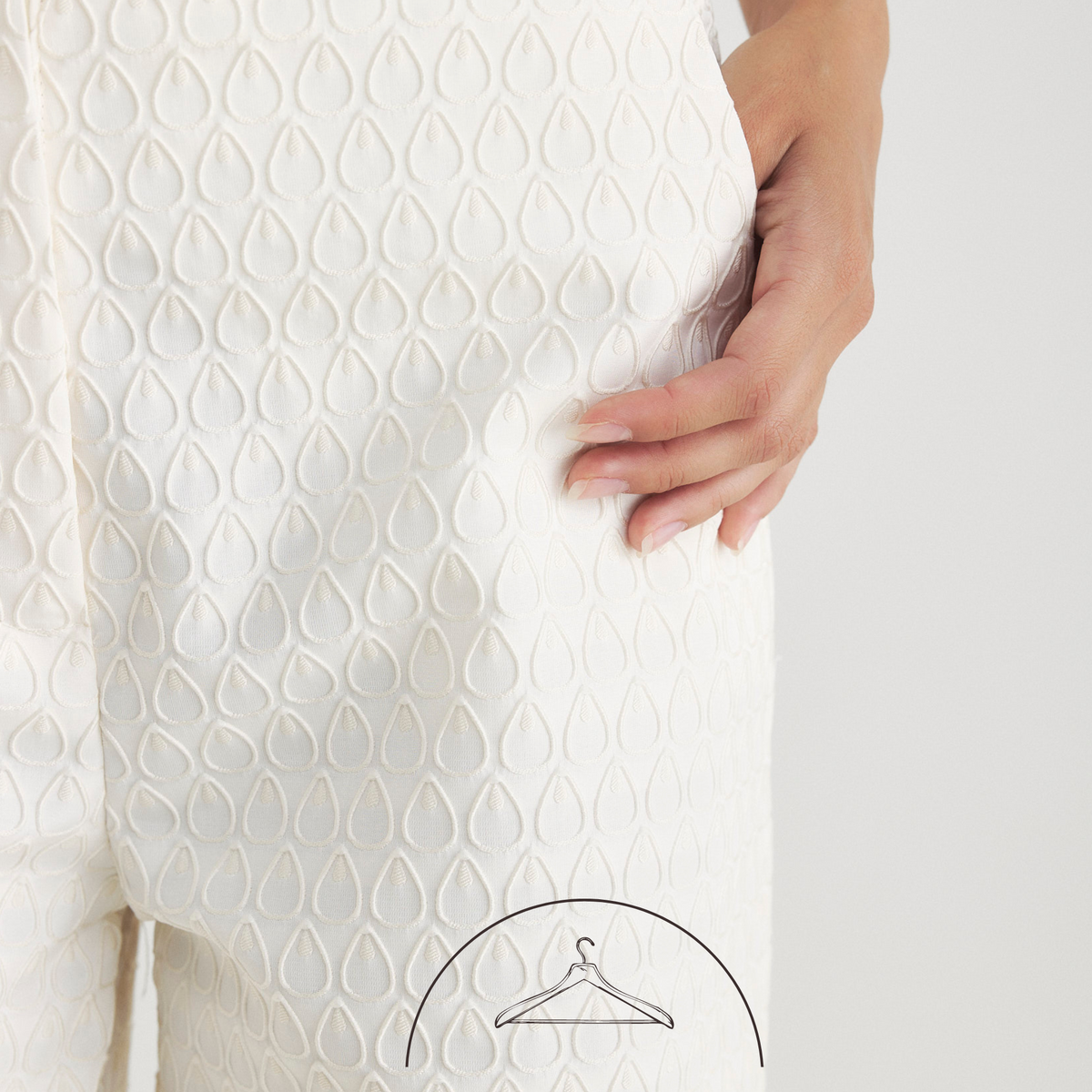 Pantaloni evazati